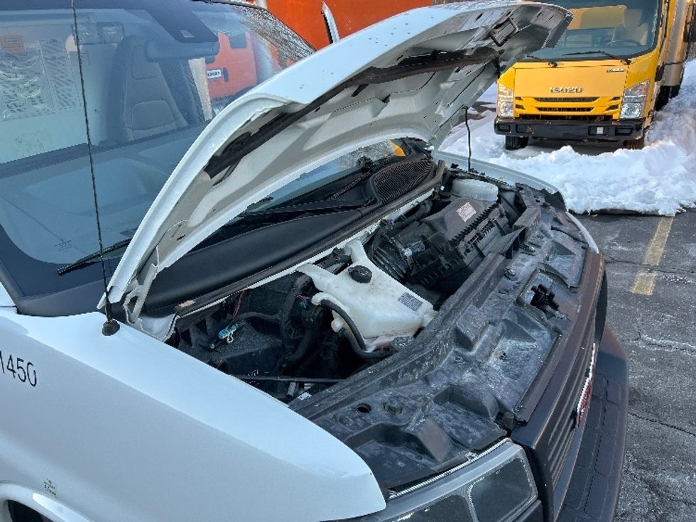 Light Duty Box Truck-Light and Medium Duty Trucks-GMC-2021-Savana G33903-Braintree-MA-120,978\n\t\tmiles-$ 25,500 - Image 23