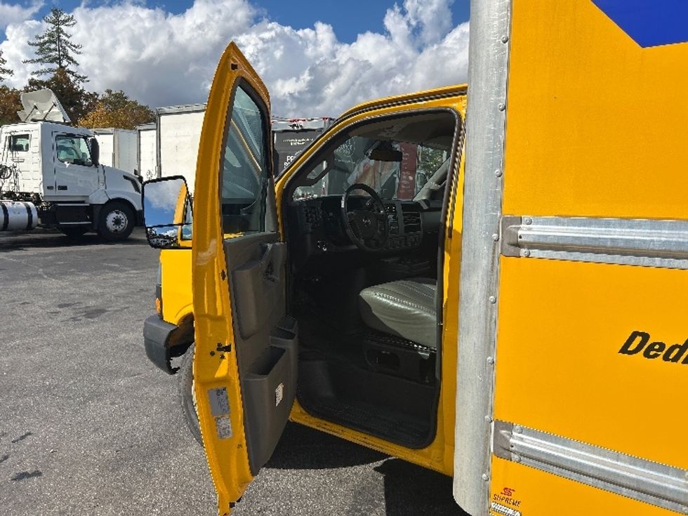 Light Duty Box Truck-Light and Medium Duty Trucks-GMC-2021-Savana G33903-Braintree-MA-128,712\n\t\tmiles-$ 22,250 - Image 16