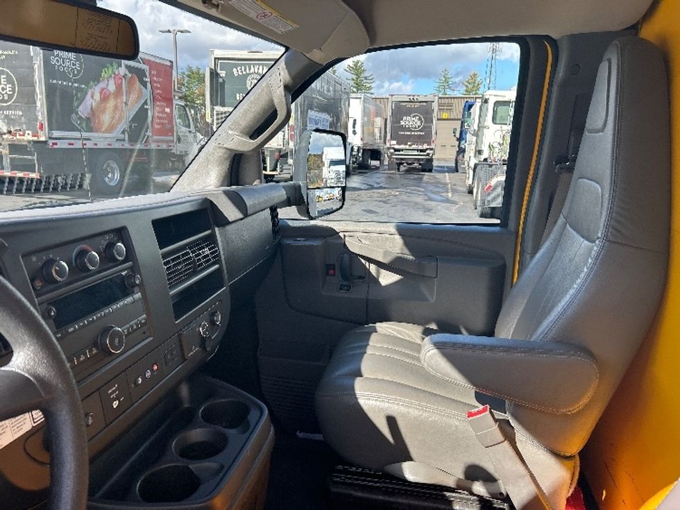 Light Duty Box Truck-Light and Medium Duty Trucks-GMC-2021-Savana G33903-Braintree-MA-128,712\n\t\tmiles-$ 22,250 - Image 19