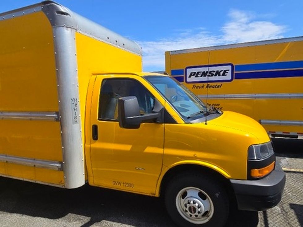 Light Duty Box Truck-Light and Medium Duty Trucks-GMC-2021-Savana G33903-Braintree-MA-128,712\n\t\tmiles-$ 22,250 - Image 2