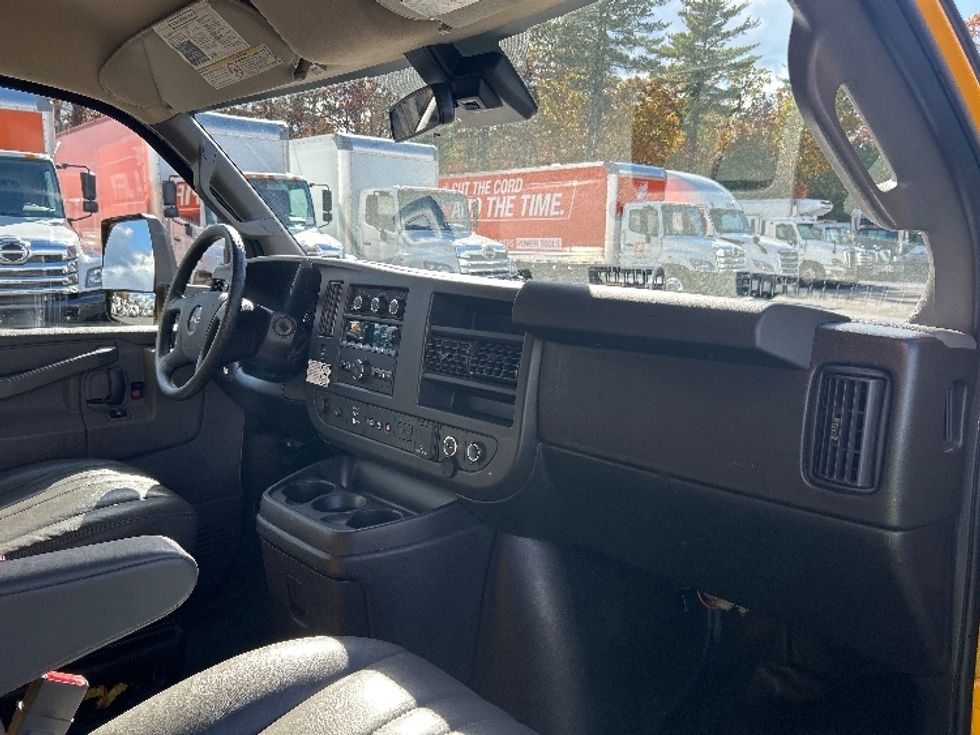 Light Duty Box Truck-Light and Medium Duty Trucks-GMC-2021-Savana G33903-Braintree-MA-128,712\n\t\tmiles-$ 22,250 - Image 21