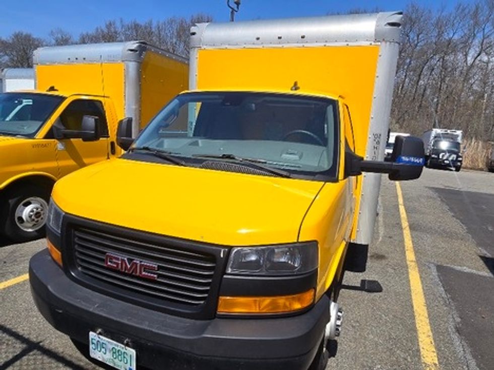 Light Duty Box Truck-Light and Medium Duty Trucks-GMC-2021-Savana G33903-Braintree-MA-128,712\n\t\tmiles-$ 22,250 - Image 3
