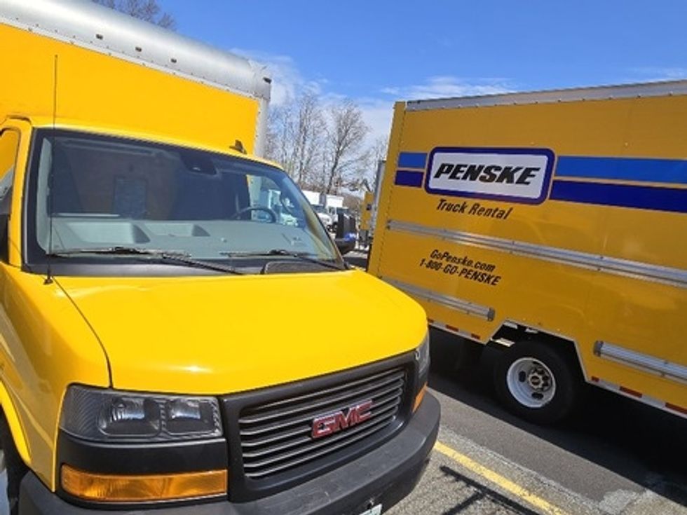 Light Duty Box Truck-Light and Medium Duty Trucks-GMC-2021-Savana G33903-Braintree-MA-128,712\n\t\tmiles-$ 22,250 - Image 4