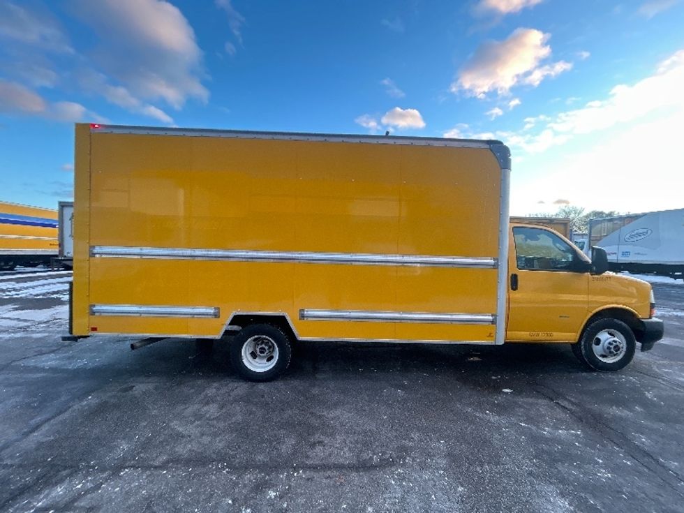 Light Duty Box Truck-Light and Medium Duty Trucks-GMC-2021-Savana G33903-Braintree-MA-86,870\n\t\tmiles-$ 26,250 - Image 15
