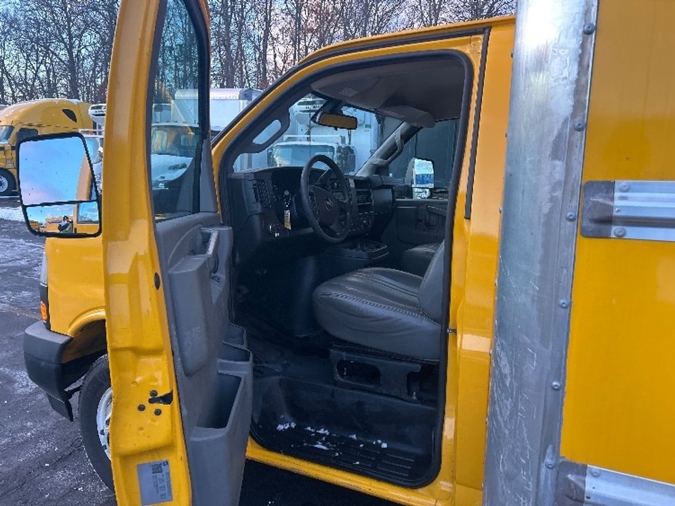 Light Duty Box Truck-Light and Medium Duty Trucks-GMC-2021-Savana G33903-Braintree-MA-86,870\n\t\tmiles-$ 26,250 - Image 16