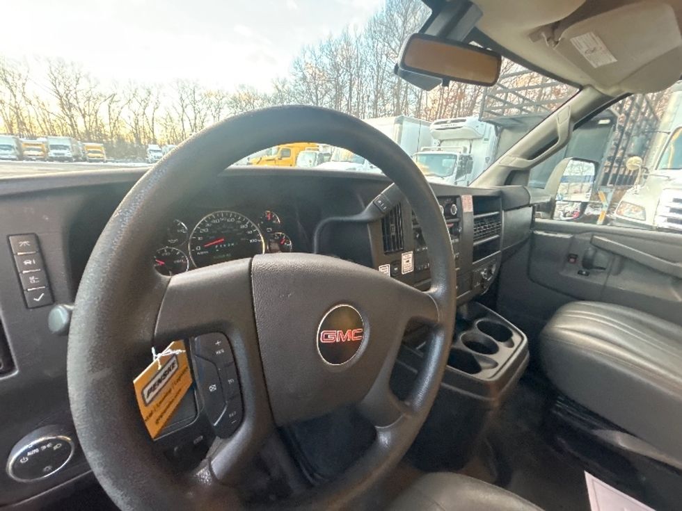 Light Duty Box Truck-Light and Medium Duty Trucks-GMC-2021-Savana G33903-Braintree-MA-86,870\n\t\tmiles-$ 26,250 - Image 17