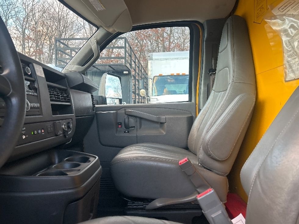 Light Duty Box Truck-Light and Medium Duty Trucks-GMC-2021-Savana G33903-Braintree-MA-86,870\n\t\tmiles-$ 26,250 - Image 19