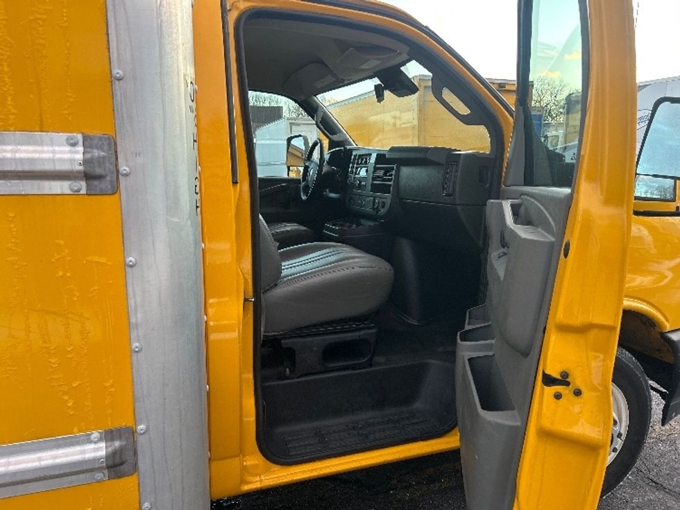 Light Duty Box Truck-Light and Medium Duty Trucks-GMC-2021-Savana G33903-Braintree-MA-86,870\n\t\tmiles-$ 26,250 - Image 20