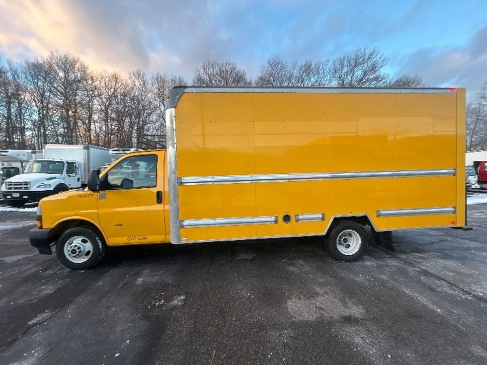 Light Duty Box Truck-Light and Medium Duty Trucks-GMC-2021-Savana G33903-Braintree-MA-86,870\n\t\tmiles-$ 26,250 - Image 4