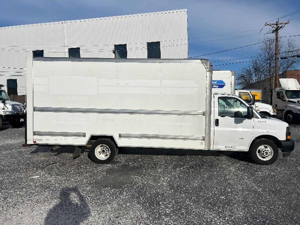 Light Duty Box Truck-Light and Medium Duty Trucks-GMC-2021-Savana G33903-Braintree-MA-90,400\n\t\tmiles-$ 28,750 - Image 15