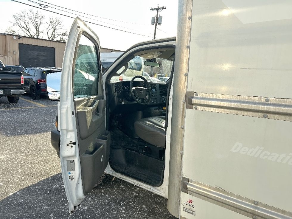 Light Duty Box Truck-Light and Medium Duty Trucks-GMC-2021-Savana G33903-Braintree-MA-90,400\n\t\tmiles-$ 28,750 - Image 16