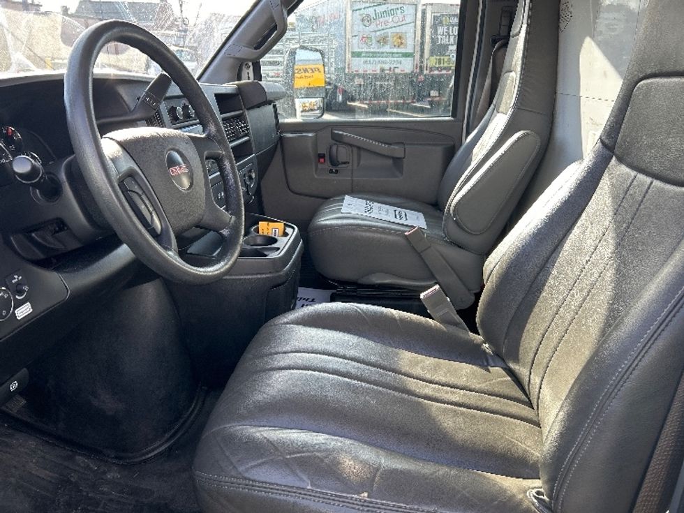 Light Duty Box Truck-Light and Medium Duty Trucks-GMC-2021-Savana G33903-Braintree-MA-90,400\n\t\tmiles-$ 28,750 - Image 19