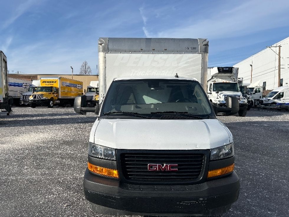 Light Duty Box Truck-Light and Medium Duty Trucks-GMC-2021-Savana G33903-Braintree-MA-90,400\n\t\tmiles-$ 28,750 - Image 2