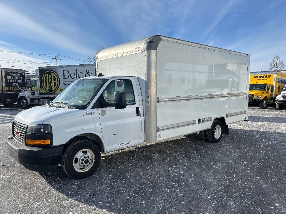 Light Duty Box Truck-Light and Medium Duty Trucks-GMC-2021-Savana G33903-Braintree-MA-90,400\n\t\tmiles-$ 28,750 - Image 3