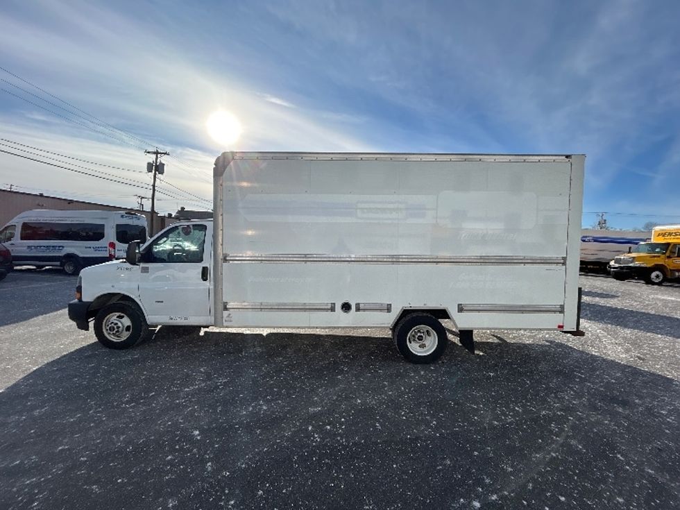 Light Duty Box Truck-Light and Medium Duty Trucks-GMC-2021-Savana G33903-Braintree-MA-90,400\n\t\tmiles-$ 28,750 - Image 4