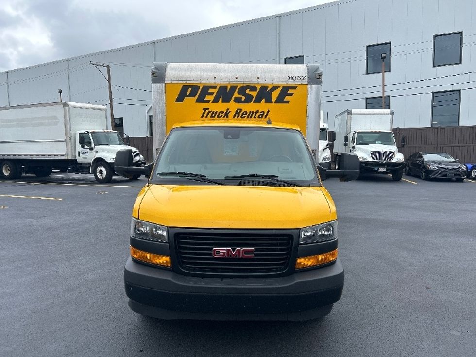 Light Duty Box Truck-Light and Medium Duty Trucks-GMC-2021-Savana G33903-Braintree-MA-92,957\n\t\tmiles-$ 25,250 - Image 2