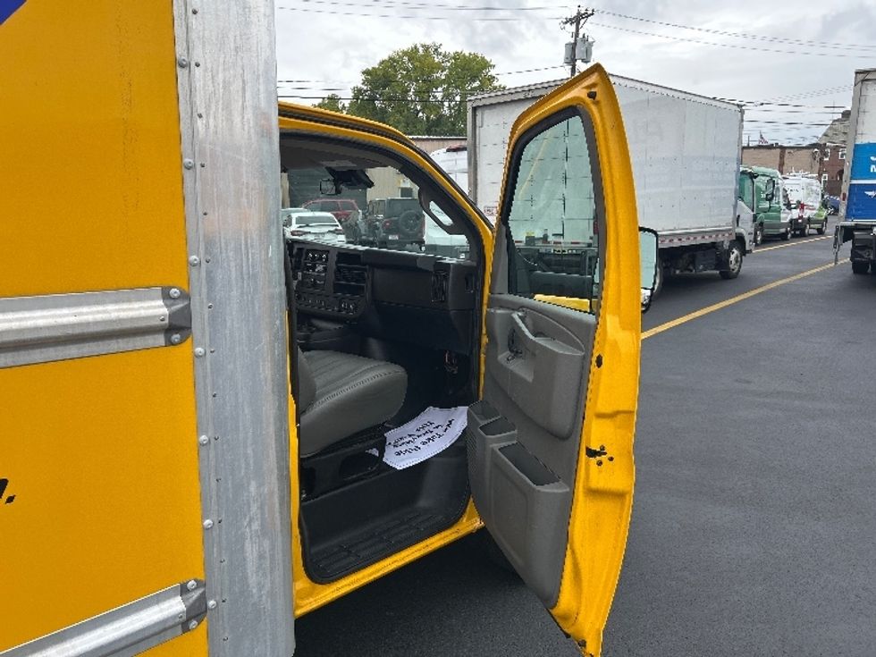 Light Duty Box Truck-Light and Medium Duty Trucks-GMC-2021-Savana G33903-Braintree-MA-92,957\n\t\tmiles-$ 25,250 - Image 20