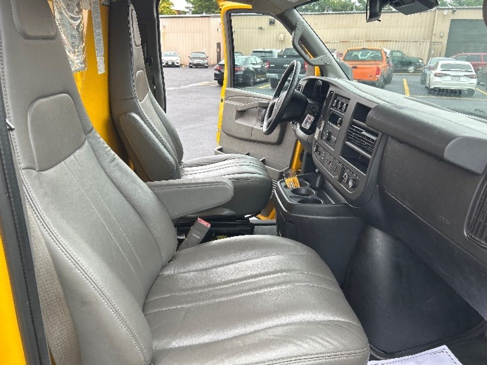 Light Duty Box Truck-Light and Medium Duty Trucks-GMC-2021-Savana G33903-Braintree-MA-92,957\n\t\tmiles-$ 25,250 - Image 22