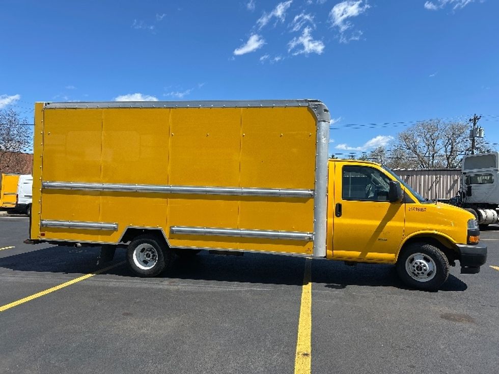 Light Duty Box Truck-Light and Medium Duty Trucks-GMC-2021-Savana G33903-Braintree-MA-97,323\n\t\tmiles-$ 24,500 - Image 15