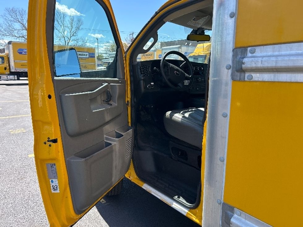 Light Duty Box Truck-Light and Medium Duty Trucks-GMC-2021-Savana G33903-Braintree-MA-97,323\n\t\tmiles-$ 24,500 - Image 16