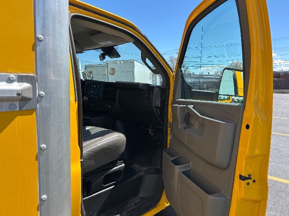 Light Duty Box Truck-Light and Medium Duty Trucks-GMC-2021-Savana G33903-Braintree-MA-97,323\n\t\tmiles-$ 24,500 - Image 20