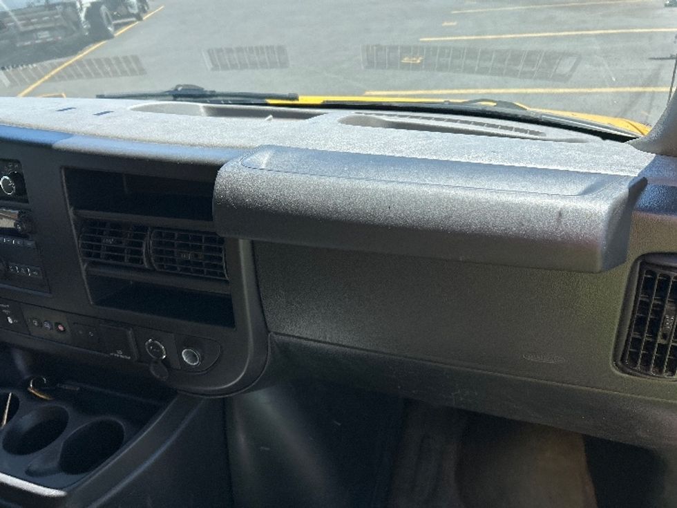 Light Duty Box Truck-Light and Medium Duty Trucks-GMC-2021-Savana G33903-Braintree-MA-97,323\n\t\tmiles-$ 24,500 - Image 21