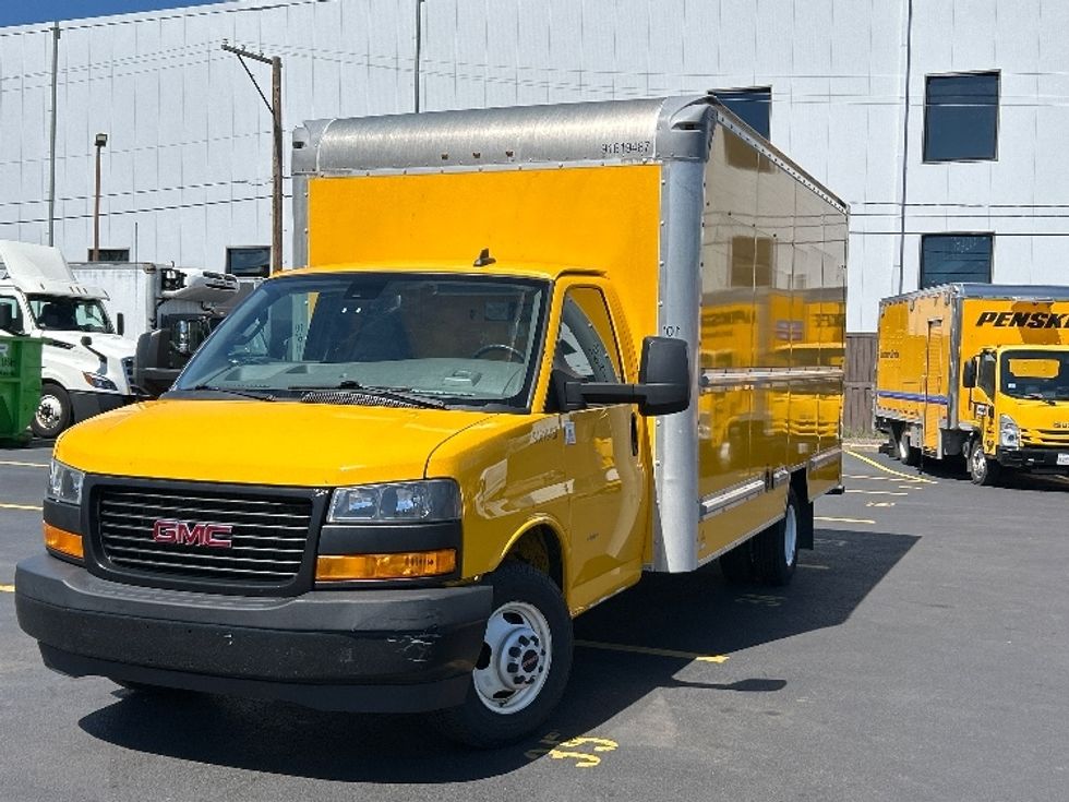 Light Duty Box Truck-Light and Medium Duty Trucks-GMC-2021-Savana G33903-Braintree-MA-97,323\n\t\tmiles-$ 24,500 - Image 3