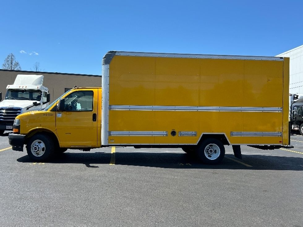 Light Duty Box Truck-Light and Medium Duty Trucks-GMC-2021-Savana G33903-Braintree-MA-97,323\n\t\tmiles-$ 24,500 - Image 4