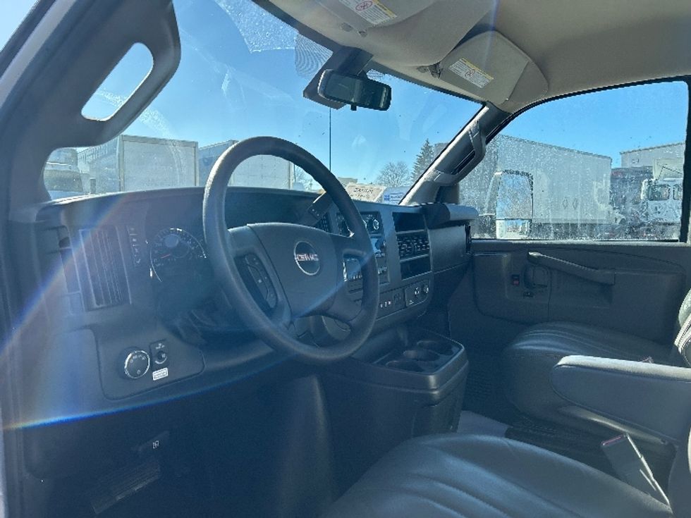 Light Duty Box Truck-Light and Medium Duty Trucks-GMC-2021-Savana G33903-Brooklyn Park-MN-107,240\n\t\tmiles-$ 29,000 - Image 17