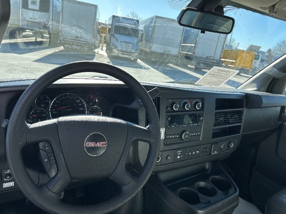 Light Duty Box Truck-Light and Medium Duty Trucks-GMC-2021-Savana G33903-Brooklyn Park-MN-107,240\n\t\tmiles-$ 29,000 - Image 18