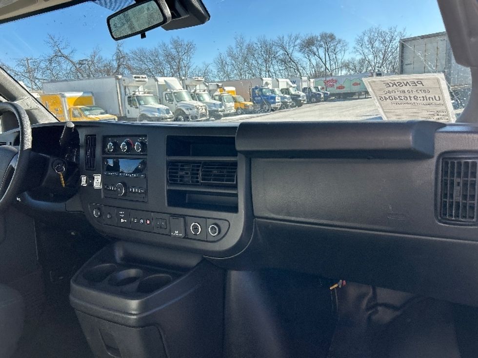 Light Duty Box Truck-Light and Medium Duty Trucks-GMC-2021-Savana G33903-Brooklyn Park-MN-107,240\n\t\tmiles-$ 29,000 - Image 21