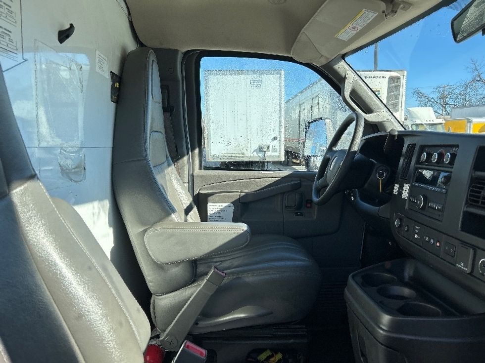 Light Duty Box Truck-Light and Medium Duty Trucks-GMC-2021-Savana G33903-Brooklyn Park-MN-107,240\n\t\tmiles-$ 29,000 - Image 22