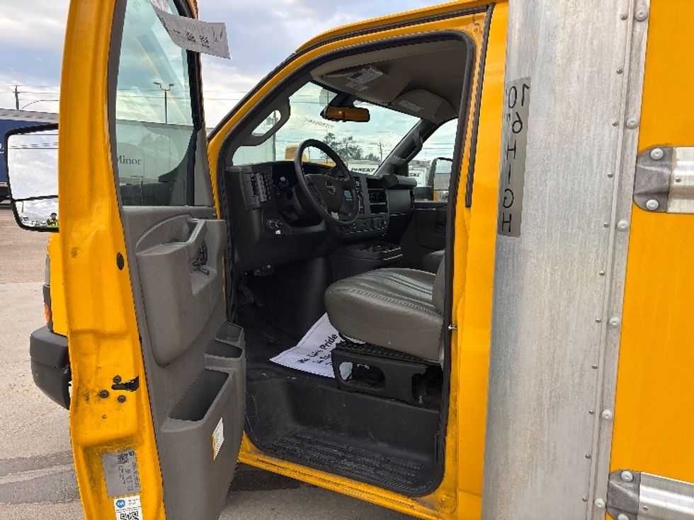 Light Duty Box Truck-Light and Medium Duty Trucks-GMC-2021-Savana G33903-Brooklyn Park-MN-69,598\n\t\tmiles-$ 30,000 - Image 15