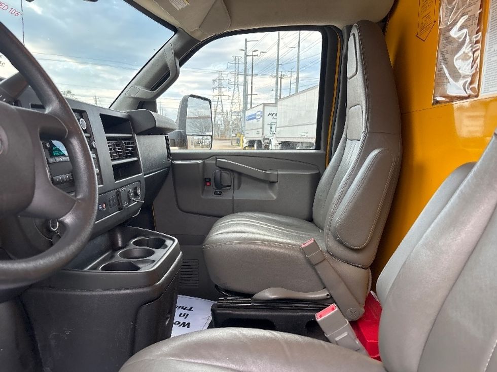 Light Duty Box Truck-Light and Medium Duty Trucks-GMC-2021-Savana G33903-Brooklyn Park-MN-69,598\n\t\tmiles-$ 30,000 - Image 18