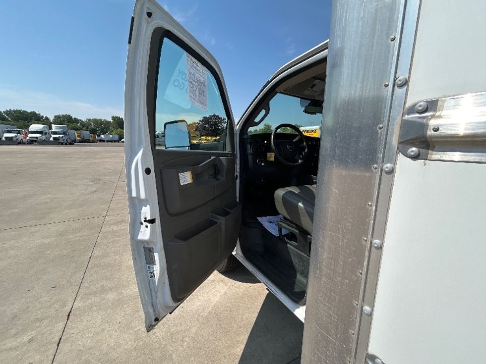 Light Duty Box Truck-Light and Medium Duty Trucks-GMC-2021-Savana G33903-Brooklyn Park-MN-75,059\n\t\tmiles-$ 33,250 - Image 16