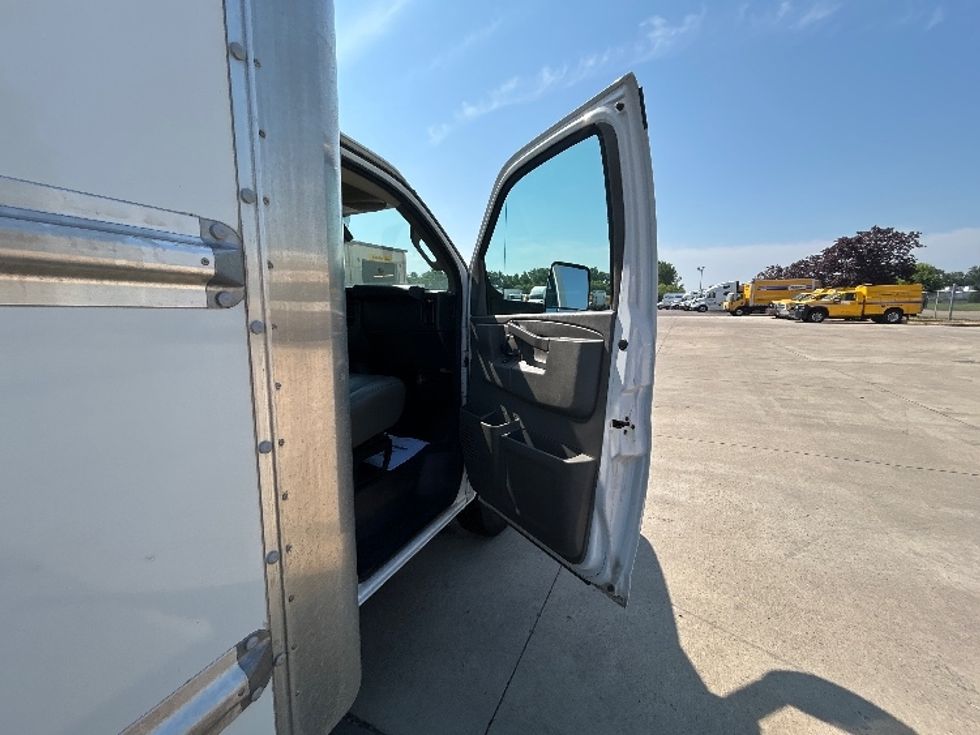 Light Duty Box Truck-Light and Medium Duty Trucks-GMC-2021-Savana G33903-Brooklyn Park-MN-75,059\n\t\tmiles-$ 33,250 - Image 20