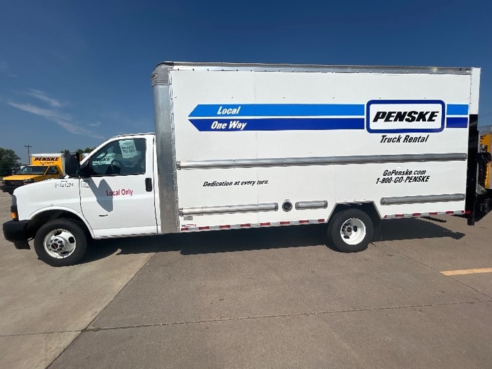 Light Duty Box Truck-Light and Medium Duty Trucks-GMC-2021-Savana G33903-Brooklyn Park-MN-75,059\n\t\tmiles-$ 33,250 - Image 4