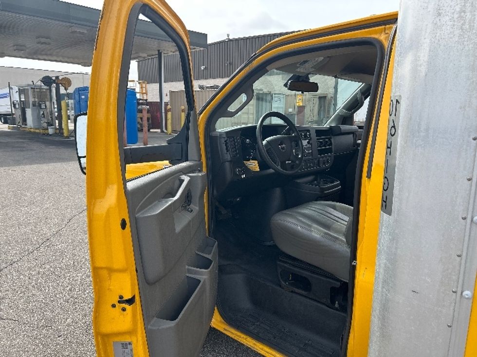 Light Duty Box Truck-Light and Medium Duty Trucks-GMC-2021-Savana G33903-Brooklyn Park-MN-77,759\n\t\tmiles-$ 28,000 - Image 15