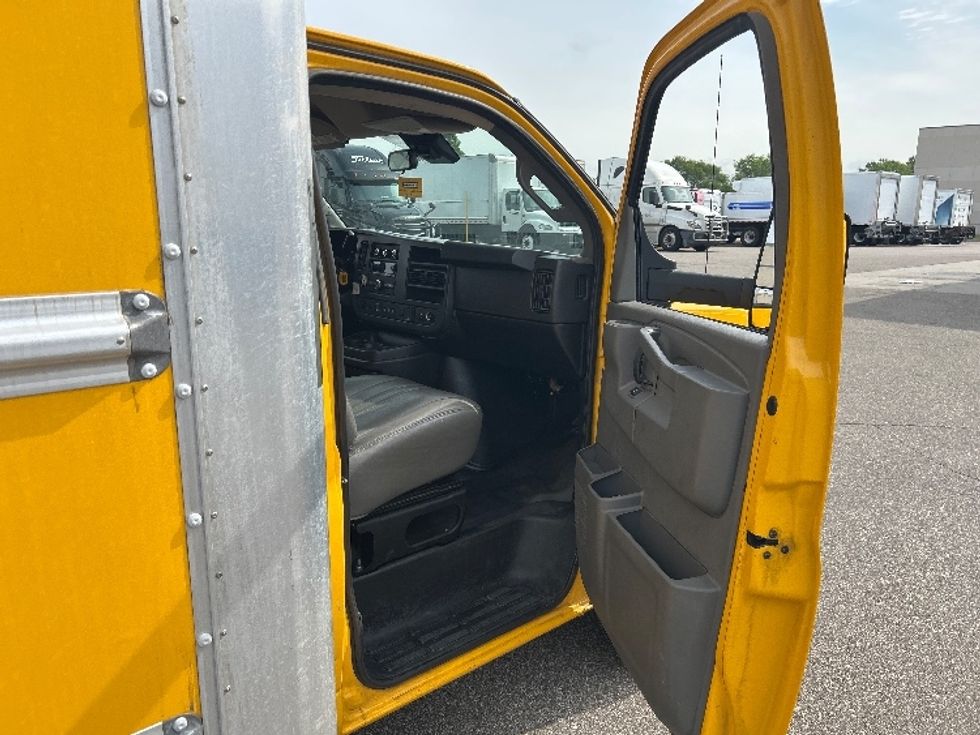 Light Duty Box Truck-Light and Medium Duty Trucks-GMC-2021-Savana G33903-Brooklyn Park-MN-77,759\n\t\tmiles-$ 28,000 - Image 19