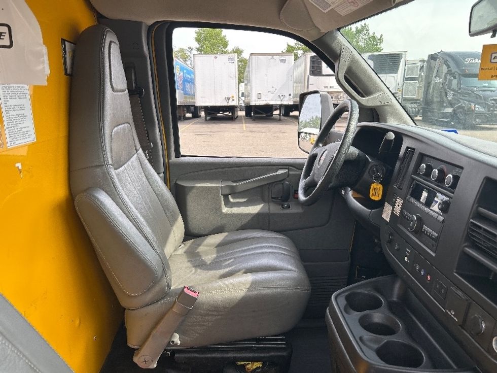Light Duty Box Truck-Light and Medium Duty Trucks-GMC-2021-Savana G33903-Brooklyn Park-MN-77,759\n\t\tmiles-$ 28,000 - Image 21