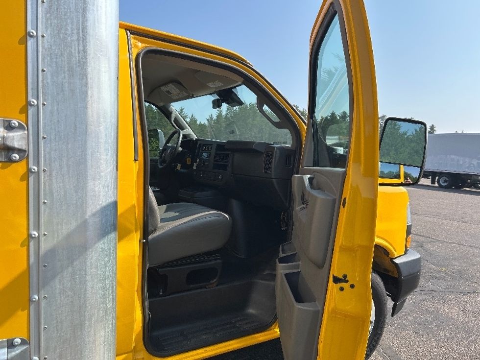 Light Duty Box Truck-Light and Medium Duty Trucks-GMC-2021-Savana G33903-Brooklyn Park-MN-79,320\n\t\tmiles-$ 27,750 - Image 14
