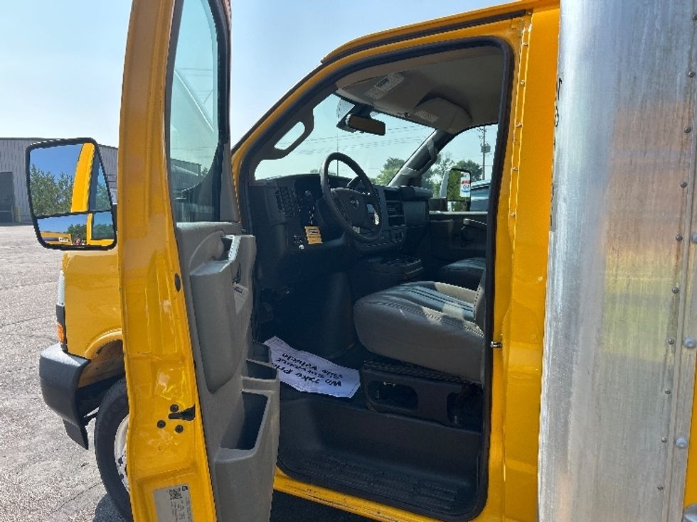 Light Duty Box Truck-Light and Medium Duty Trucks-GMC-2021-Savana G33903-Brooklyn Park-MN-79,320\n\t\tmiles-$ 27,750 - Image 17