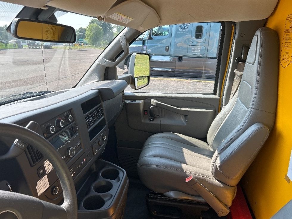 Light Duty Box Truck-Light and Medium Duty Trucks-GMC-2021-Savana G33903-Brooklyn Park-MN-79,320\n\t\tmiles-$ 27,750 - Image 19