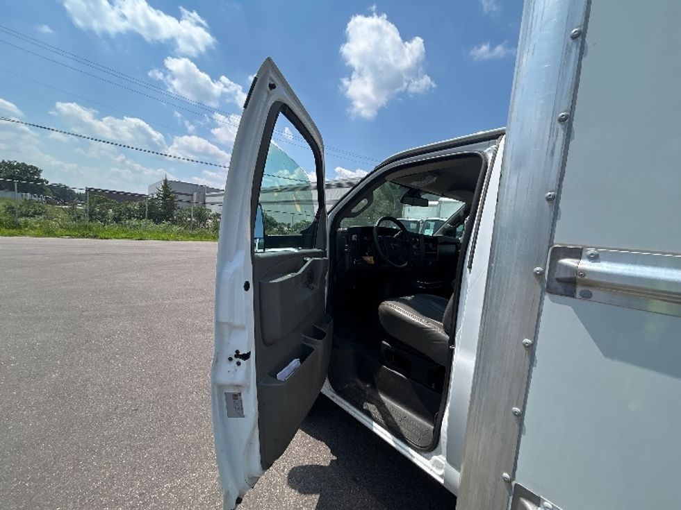 Light Duty Box Truck-Light and Medium Duty Trucks-GMC-2021-Savana G33903-Brooklyn Park-MN-80,616\n\t\tmiles-$ 32,250 - Image 16