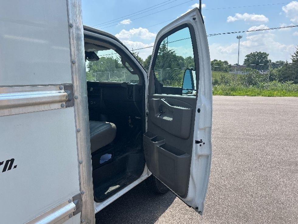 Light Duty Box Truck-Light and Medium Duty Trucks-GMC-2021-Savana G33903-Brooklyn Park-MN-80,616\n\t\tmiles-$ 32,250 - Image 20