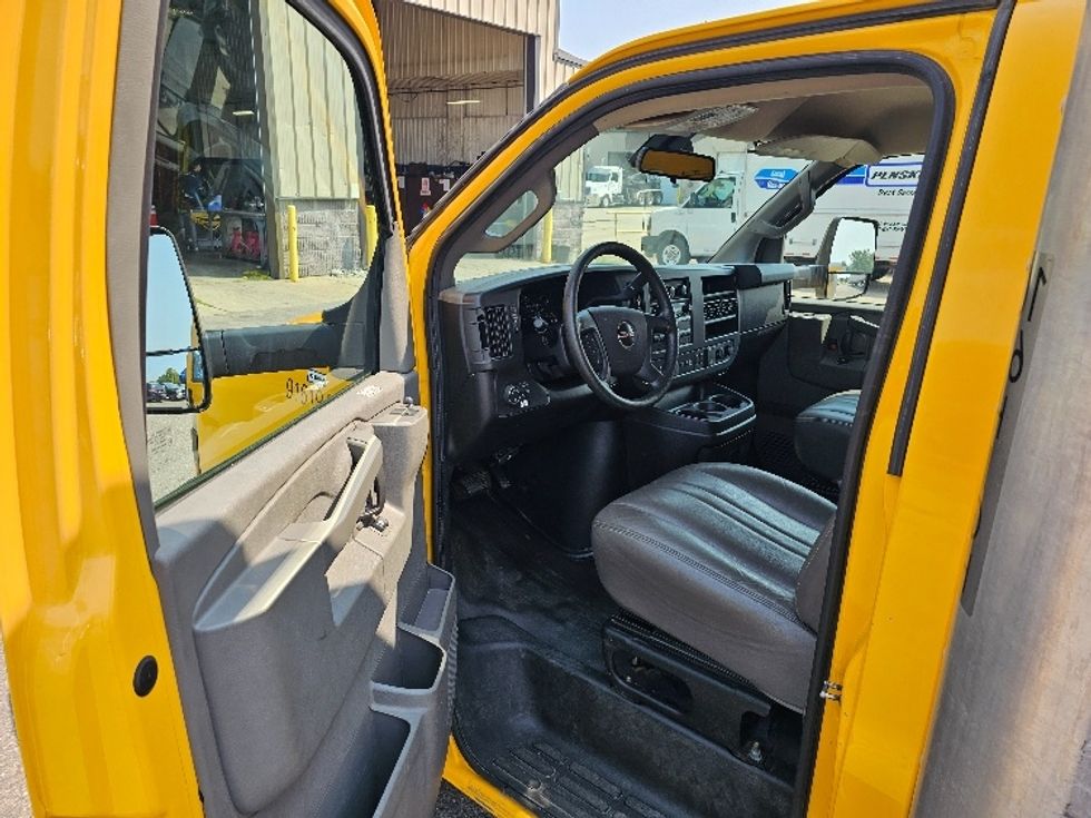 Light Duty Box Truck-Light and Medium Duty Trucks-GMC-2021-Savana G33903-Brooklyn Park-MN-91,373\n\t\tmiles-$ 28,000 - Image 16