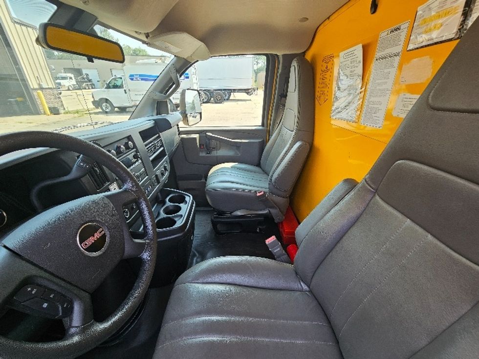 Light Duty Box Truck-Light and Medium Duty Trucks-GMC-2021-Savana G33903-Brooklyn Park-MN-91,373\n\t\tmiles-$ 28,000 - Image 19