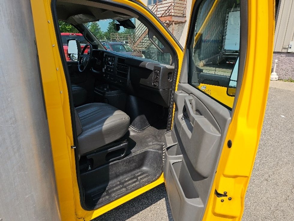 Light Duty Box Truck-Light and Medium Duty Trucks-GMC-2021-Savana G33903-Brooklyn Park-MN-91,373\n\t\tmiles-$ 28,000 - Image 20