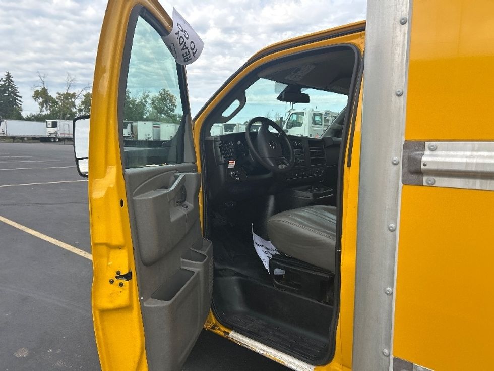 Light Duty Box Truck-Light and Medium Duty Trucks-GMC-2021-Savana G33903-Brooklyn Park-MN-96,167\n\t\tmiles-$ 26,750 - Image 16