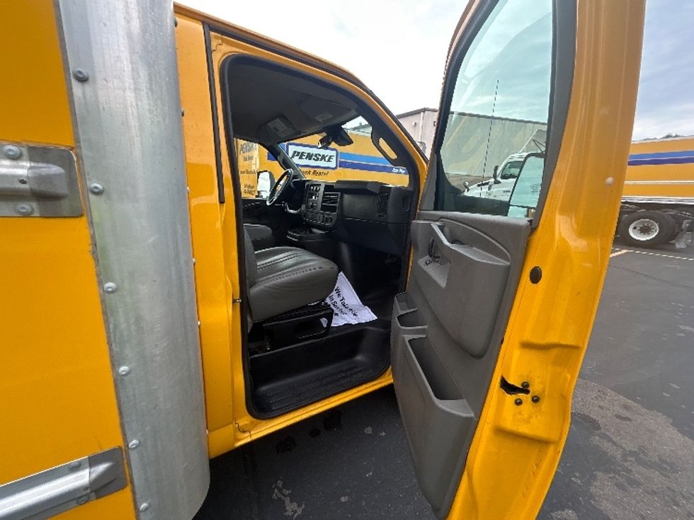 Light Duty Box Truck-Light and Medium Duty Trucks-GMC-2021-Savana G33903-Brooklyn Park-MN-96,167\n\t\tmiles-$ 26,750 - Image 20